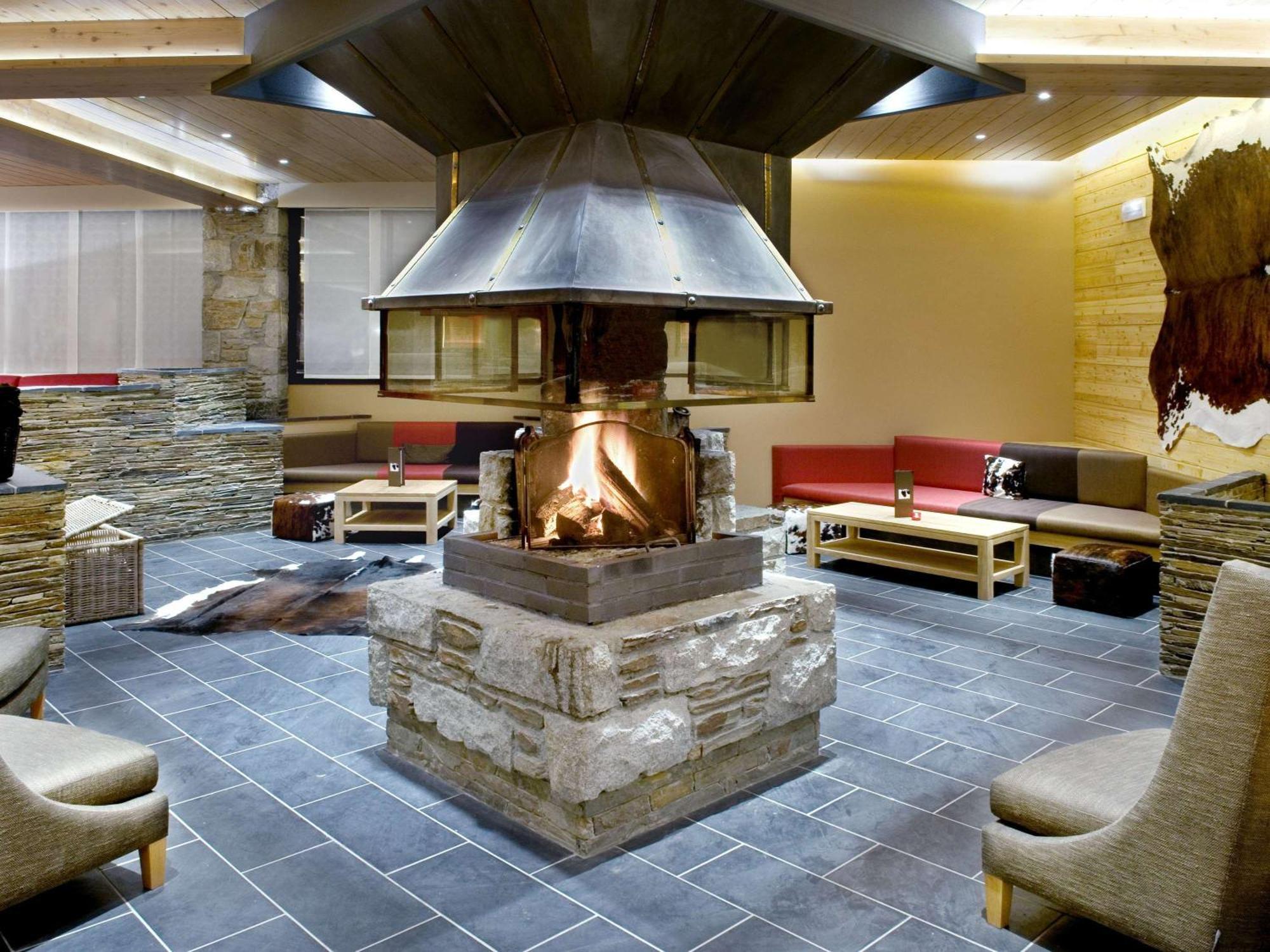 Mercure Saint-Lary エクステリア 写真